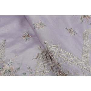 Tissu en satin semi-soie brodé, motif floral lavande, 58 pouces de large, pour la fabrication de sacs - Product Image 1