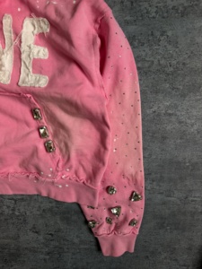 Sweat à capuche zippé court personnalisé pour femme, en molleton chenille effet éponge, avec strass, délavé vintage, effet vieilli et bords bruts - Product Image 3