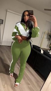 Ensemble de survêtement streetwear 2 pièces pour femme : veste coupe-vent courte et pantalon taille haute à jambes larges - Product Image 2