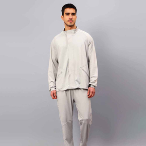 ชุดวอร์มผู้ชายปี 2026 ผ้าโพลีเอสเตอร์น้ำหนักเบา สีพื้น คอตั้ง แขนยาว ชุดลำลองสำหรับเล่นกีฬา มีกระเป๋าข้าง ซิปผ่าหน้า - Product Image 5