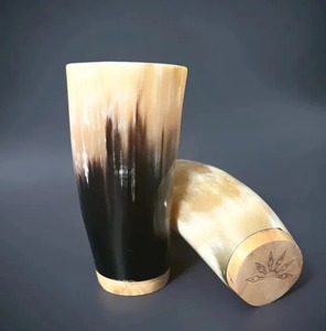 Corne à boire Viking en matériau organique de haute qualité, avec bordure en laiton, faite à la main, écologique, forme naturelle, cadeau de Noël - Product Image 3