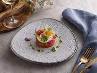 Assiette triangulaire en porcelaine à trois lignes pour hôtels et restaurants, qualité alimentaire, 15,1 cm, vente en gros