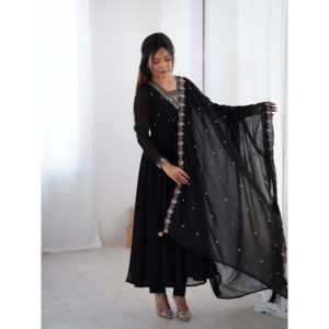 Robe Anarkali chic pour soirées Beau pendentif et Dupatta inclus - Product Image 2