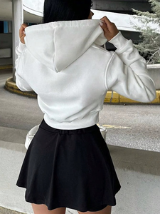 Sweat à capuche court zippé pour femme en polyester de qualité, couleur unie délavée à l'acide, avec sequins et strass sur toute la surface, personnalisable, vente en gros - Product Image 2