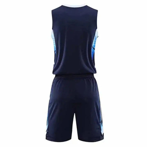 Conjunto de camiseta y pantalones de baloncesto personalizables hechos en Pakistán para hombre, uniforme de equipo impreso con diseño propio. - Product Image 3