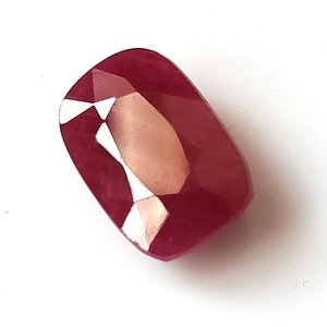 Pierre précieuse naturelle en rubis africain de 8,35 carats, taille coussin, facettée, non montée - Product Image 3