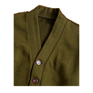 Cardigan en laine/nylon vert olive pour homme Tiki Taka Sports, col en V, manches longues, fermeture boutonnée, patchwork, vêtement d'hiver respirant - Product Image 2