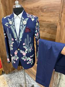 Ensemble de costume brodé bleu marine pour homme – Blazer à motif floral et cactus avec pantalon assorti - Product Image 2