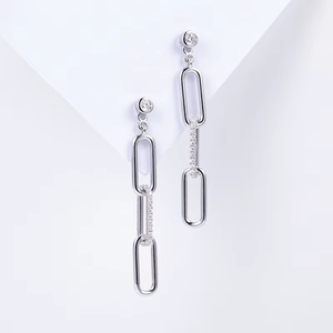 Boucles d'oreilles en diamant de laboratoire taille brillant rond pour femme Luxeshine, or blanc 1,5 carat, certifiées IGI - Product Image 1