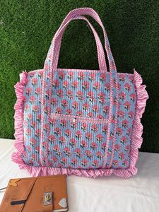 Sac fourre-tout matelassé en coton de qualité export Dolly Enterprises, grand format, à volants, style bohème, avec fermeture éclair, fait main, sac à bandoulière tendance, vente en gros - Product Image 4