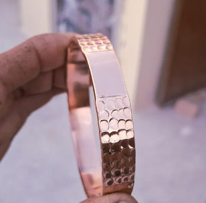 Pure Copper Hammered Textured Bangle Bracelet Hand Forged Dimpled Pattern Solid Copper Smooth Accent Closed Ring - Product Image 2