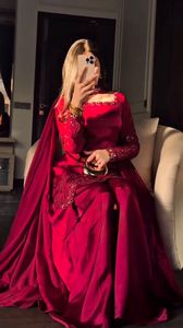 Ensemble prêt-à-porter en soie Fandy avec broderies et sequins, comprenant un haut, un pantalon palazzo et une dupatta, entièrement cousu. - Product Image 2