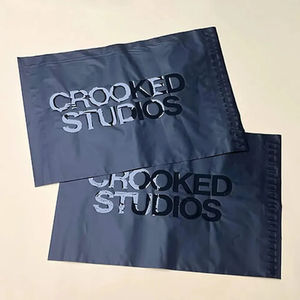 Bolsa de Envío de Poliéster Mate de Marca, Autoadhesiva, Embalaje de Plástico Gratuito, Impresión Personalizada con Logotipo UV, Punto Negro - Product Image 3