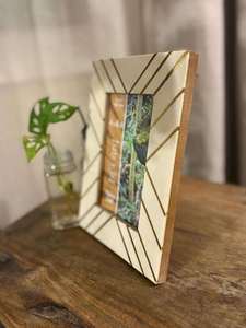 Cadre photo de luxe fait main en os incrusté, mosaïque géométrique en os avec lignes dorées, cadre décoratif de table personnalisé - Product Image 2