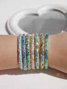 Ensemble de bracelets classiques en résine et métal pour femmes, style indien, design floral, bijoux fantaisie faits à la main, vente directe - Product Image 2