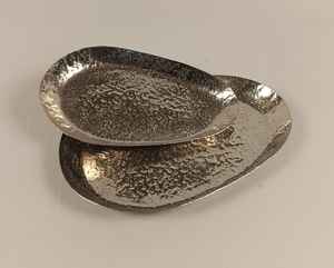 Bandeja de Servir de Metal Plateado Pulido de Lujo, Elegante Vajilla Moderna, Libre de BPA, Apta para Lavavajillas, Bandeja Decorativa para Fiestas - Product Image 2