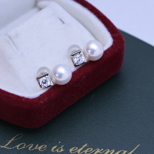 Pendientes Elegantes y Sencillos para Mujer, con Perlas Redondas Blancas de Agua Dulce de 8-9 mm, con Luz Intensa y Casi Impecables, en Plata S925 con Lazo - Product Image 4