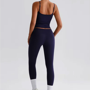 Ensemble de yoga durable pour femmes avec tissu flexible, coupe confortable, séchage rapide, taille haute, col rond, conçu pour le yoga quotidien et les étirements - Product Image 4