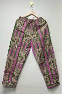 Ensemble pyjama 3 pièces pour femme, imprimé tigre rose et vert, écologique, de qualité supérieure, tenue de nuit et de détente, avec pochette assortie - Product Image 4