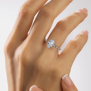 Anillo de Compromiso con Diamante Cultivado en Laboratorio de Corte Marquesa de 5.40CT, Oro Blanco con Piedras Laterales, Joyería Fina para Novia, Venta al Por Mayor - Product Image 3