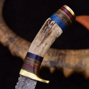 Cuchillo de Supervivencia y Caza de Acero de Damasco Premium con Mango de Cuerno de Ciervo, Cuchillo Táctico con Funda de Cuero - Product Image 4