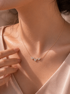 ELVORA GEMS Collar con Colgante de Diamantes en Oro Rosa de 18K, Cadena de Serpiente Minimalista, para Uso Diario, Brillante - Product Image 2