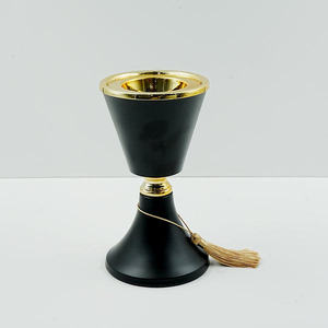 Encensoir moderne en bois blanc, finition de luxe, avec insert métallique doré et pompon décoratif, pour Bakhoor, vente en gros - Product Image 4