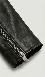 Chaqueta de Motociclista para Mujer, Negra, de Piel de Oveja Cruda, Premium, Corte Ajustado, Cierre Asimétrico, Acolchada, Resistente al Viento, Elegante, Invernal, Estilo Vanguardista - Product Image 5