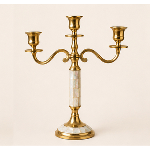 Candélabre de luxe à 3 bras en métal avec incrustation de nacre, élégant porte-bougie plaqué or pour centre de table de mariage - Product Image 1