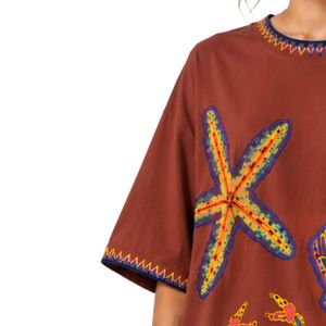 เสื้อยืดโอเวอร์ไซส์สีน้ำตาลกาแฟสำหรับผู้หญิง พิมพ์ลายมหาสมุทรสีสันสดใส สไตล์ลำลอง ผ้าฝ้าย สตรีทแวร์ ใส่สบายช่วงฤดูร้อน ทรงหลวม รับผลิตตามสั่ง ขายส่ง - Product Image 3