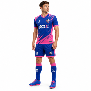 Ensemble d'uniformes de football personnalisés de haute qualité pour hommes, noir, 100 % polyester, séchage rapide, maillot et short de football professionnels, sublimation pour équipe - Product Image 2