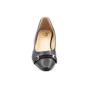 ปั๊มสีดำที่มีส้นปานกลาง - Product Image 1