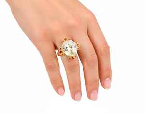 Bague Statement en Topaze Blanche Rare, Conçue pour une Élégance Audacieuse et Rayonnante, Brillance Cristalline et Apparence Intemporelle - Product Image 2