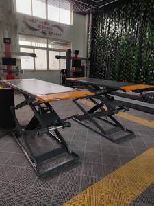 Sollevatore Auto a Forbice Sottile da Terra, Capacità 4000kg, Martinetto Idraulico Elettrico per Auto in Vendita - Product Image 5