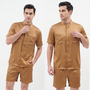 Set Camicia e Pantaloncini in Seta 100% Lavabile, Camicia a Maniche Corte con Bottoni e Tasca sul Petto, Pantaloncini in Raso, Completo da Notte in Due Pezzi per Uomo - Product Image 4