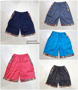 Pantalones cortos de hombre con cierre de cordón transpirable medio teñido liso de rayón de colores sólidos para moda informal al por mayor exportador India - Product Image 1