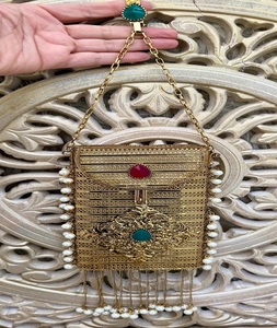 Bolso de Mano Tipo Clutch Kundan de F S INTERNATIONAL, Chapado en Oro, Estilo Móvil, Metálico, Hecho a Mano, Forma Personalizada, Impresión Digital - Product Image 4