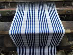 Rouleau de tissu tissé en PP recyclé écologique, motif rayé bleu et jaune, pour sacs de courses, emballage textile durable et résistant - Product Image 4