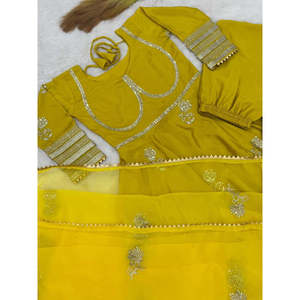 Robe et bas de designer musulman traditionnel Anarkali avec élégant Dupatta pour les fêtes, vêtements et accessoires - Product Image 6