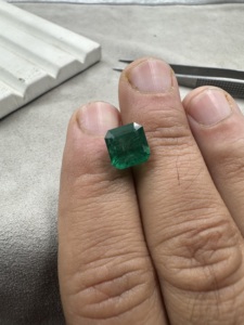 Émeraude zambienne naturelle vert vif de qualité supérieure, 4,31 carats, taille émeraude, pierre précieuse verte non montée pour la création de bijoux - Product Image 5