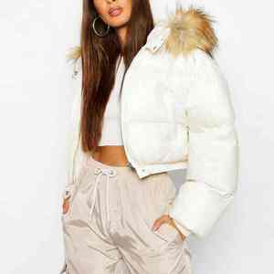 Chaqueta Acolchada Blanca con Capucha de Piel, Cierre de Cremallera, Manga Larga, Abrigo de Invierno de Color Sólido, Relleno Grueso de Poliéster, Logotipo Personalizado - Product Image 1