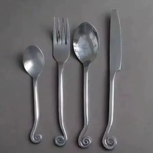 Ensemble de couverts en acier inoxydable au design antique, couverts créatifs de haute qualité, polis à la main - Product Image 1