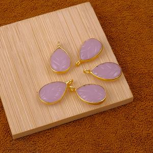 Colgante hecho a mano tallado de piedras preciosas de Calcedonia rosa, diseño de hoja, forma de lágrima, ajuste de bisel de oro rosa, encanto de incrustaciones - Product Image 5