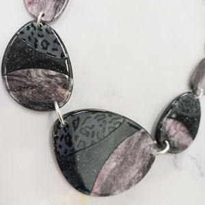 Collier en résine perlée artisanal de collection unique pour homme et femme, idéal pour les mariages et les fêtes, bijoux d'Inde - Product Image 4