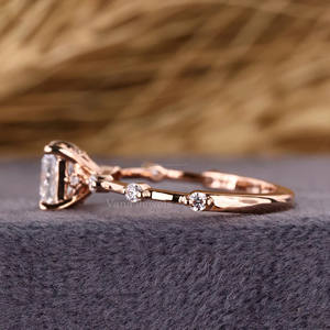 Anillo de compromiso de diamante cultivado en laboratorio Princess Cut en oro sólido de 14K con ajuste de pavé de distancia Certificado IGI para ocasiones especiales - Product Image 5