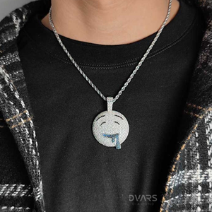 Collar con Colgante de Plata de Ley 925 con Forma Redonda de Cara Sonriente Personalizada, Chapado en Oro de 18K con Moissanita de Lujo, Totalmente Adornado con Dijes para Hombre - Product Image 5