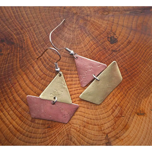 ต่างหูทองเหลืองและไม้ทำมือ ดีไซน์ใหม่ งานแฮนด์เมดสุดหรู - Product Image 2