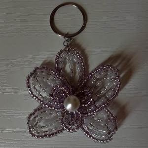 Porte-clés brodé décoratif fait main avec motif artistique élégant, perles fines et détails de fils colorés pour sac - Product Image 5