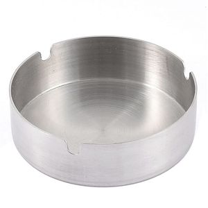 Cenicero de metal artesanal con un diseño elegante y duradero que combina funcionalidad con un atractivo decorativo. - Product Image 5