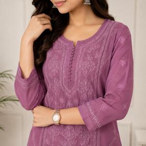 Ensemble ethnique floral haut de gamme pour femme : Kurti droit brodé main Chikankari mauve lavande et palazzo assorti - Product Image 4